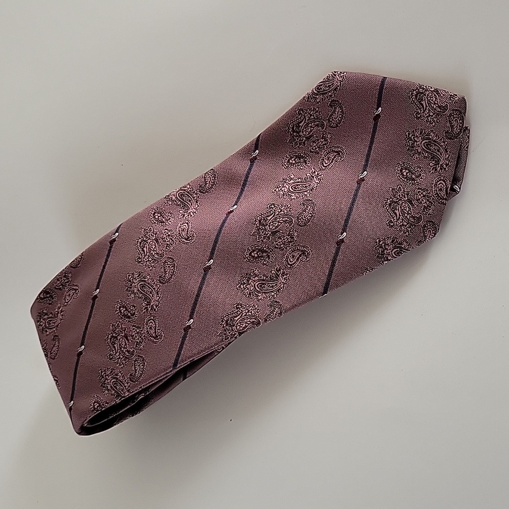 Egon von Furstenberg men's mauve paisley tie Quiet Luxury